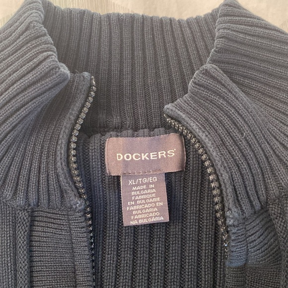 Dockers knit zip up sweater XL damage at cuff - Picture 5 of 8